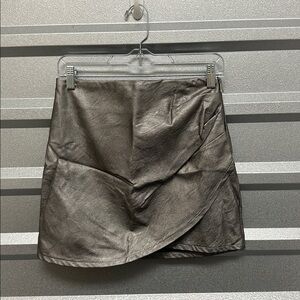 Venti6 Women’s Silver Platinum Faux Leather Mini Skirt Asymmetrical Size M CUTE